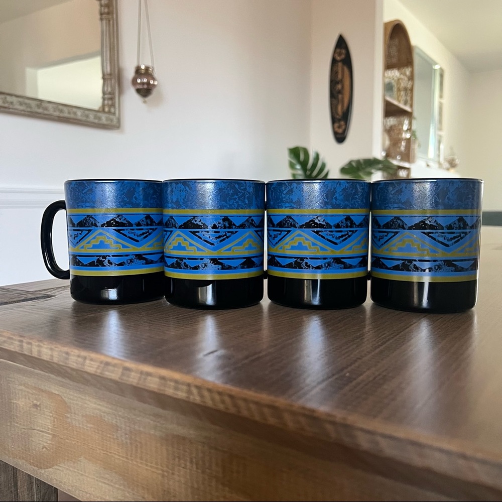 4 Vintage Arcoroc France Mugs Black Glass Yucatan Pattern Southwestern Mugs